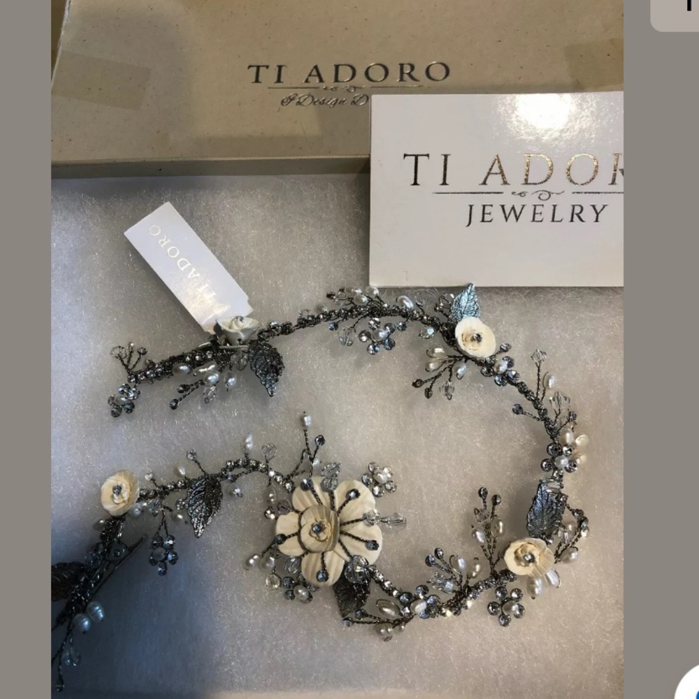 Kleinfeld Ti Adoro Flower Headpiece NIB Silver
